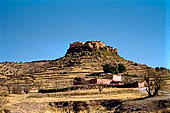 Marocco meridionale - Lungo la strada che da Tafraoute porta a Taroudannt. Il villaggio fortificato di Tizourgane.